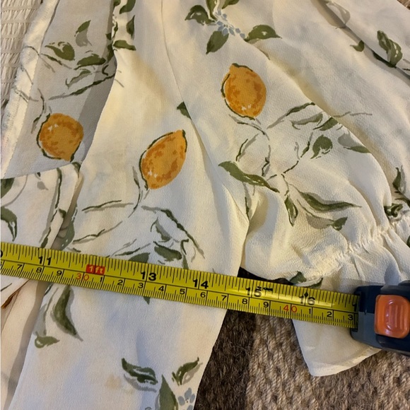 Reformation Women's Delevan Lemon Print Top Blouse Size 10 Country Cottagecore - Picture 3 of 6
